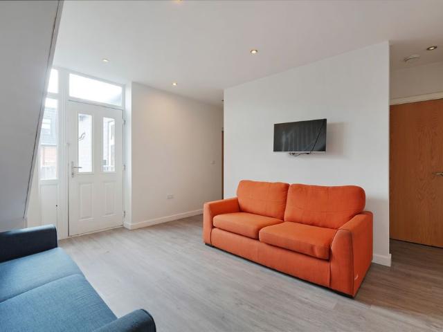 Ecclesall Road, Sheffield S11, 4 bed flat to rent, £1,200 pcm | PrimeLocation