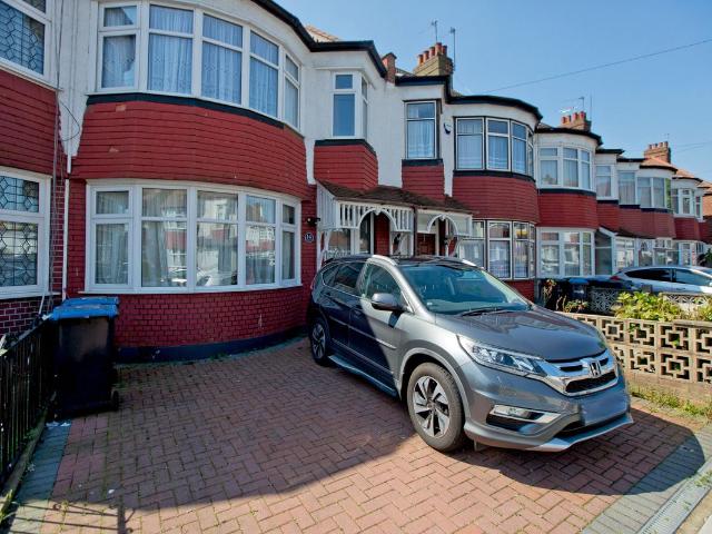 Ecclesbourne Gardens, London N13, 4 bed property to rent, £2,650 pcm | PrimeLocation