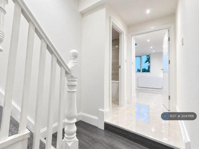 Ecclesbourne Road, London, CR7 4 bed flat to rent £2,200 pcm £508 pw