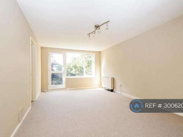 Eccleshill, Bromley, BR2 2 bed flat to rent £1,650 pcm £381 pw