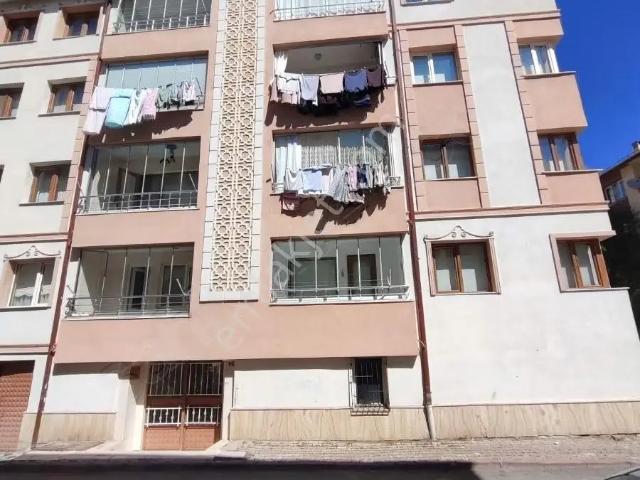 Ece Mah.sivas Lisesi Karşısında Kiralık 3+1 Daire