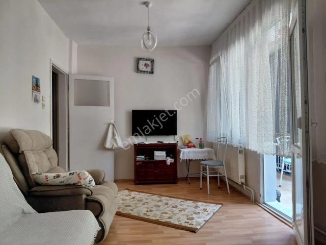 Ecf Emlak'tan Eşyalı Kiralık 3+1 Daire Namıkkemal Mah