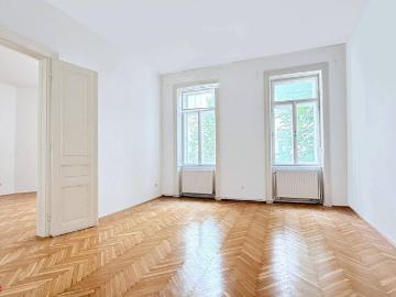 TRAUMLAGE MITTEN IM 7. 75m² ALTBAUWOHNUNG in STILJUWEL in GRÜN RUHELAGE