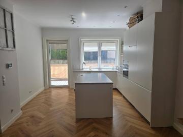 Echte Rarität Altbauwohnung mit feiner Terrasse