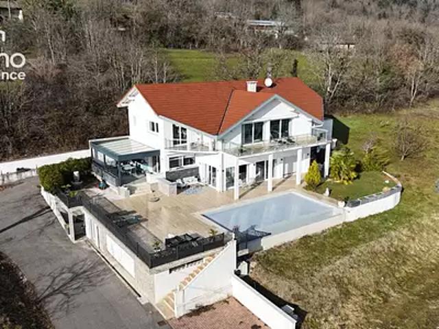 Echenevex 01170 Achat / Vente maison 8 pièces t8 au dernier étage piscine