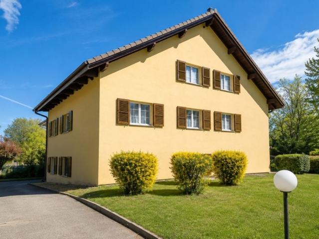 ECHICHENS – Prächtige 2,5 Zimmer Wohnung, komplett renoviert
