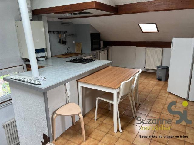 Echirolles 2 pièces de 37m² 55m² au sol avec parking