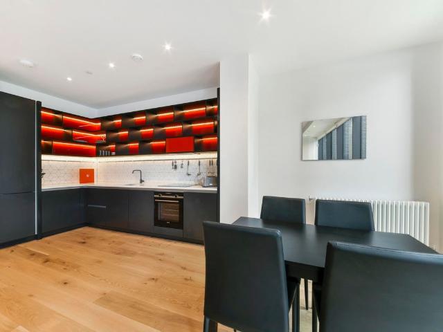 Echo House, London City Island, London E14, 2 bed flat to rent, £2,968 pcm | PrimeLocation