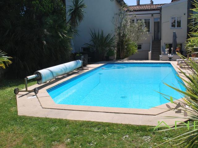 Echoppe Double centre Bordeaux avec Jardin et Piscine 226m² Bordeaux