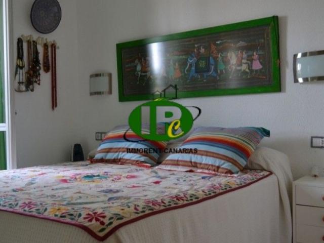 Eckbungalow mit großer Terrasse, eingezäunt und gefliest mit 1 Schlafzimmer