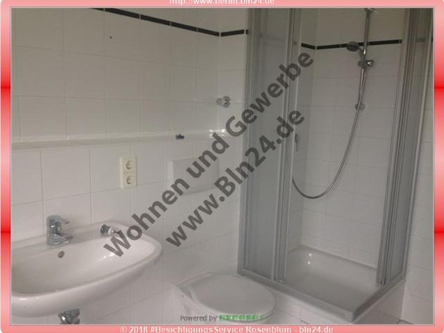 Eckeinfamilienhaus + 3 Stellplätzen und Garten