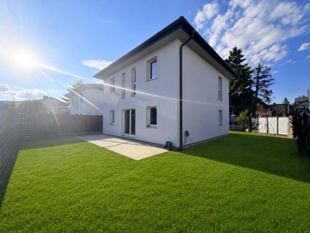 Eckgrundstück mit Einfamilienhaus