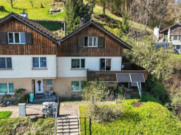 Eckreihenhaus mit unverbaubarer Aussicht, grosszügigem Balkon, erhöhter Lage und viel Privatsphäre