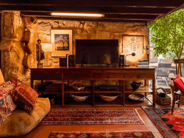 Eclectic, iconic beauty in great location: Fully furnished, utilities included, character home with history, South Fremantle Med. 3 month rental