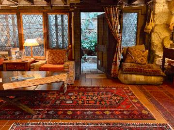 Eclectic, iconic beauty in great location: Fully furnished, utilities included, character home with history, South Fremantle Med. 3 month rental