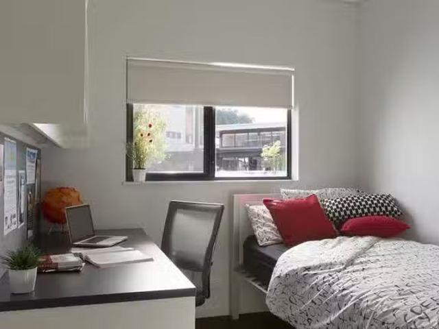 ECU Village Mount Lawley 5 Bedroom Apartment Poolside