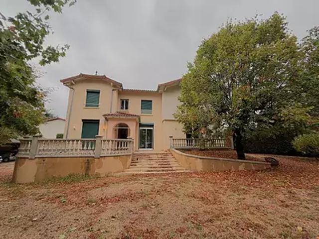 Ecully 69130 Location maison 6 pièces t6 jardin
