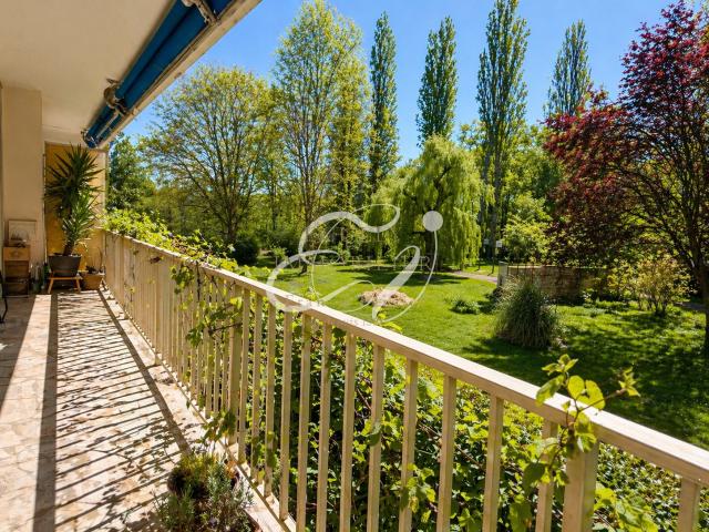 Écully Appartement 3 pièces de 79 m2 avec vue sur parc, balcons, parking et cave