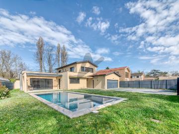 Ecully Les Serres: Une maison contemporaine de 189m2, 5 chambres, terrasse, jardin, piscine et garage