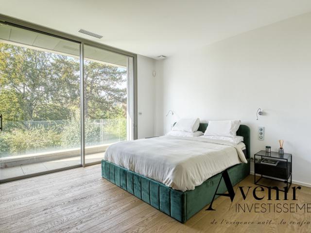 ECULLY MAISON MEUBLEE 320m2 PISCINE JARDIN GARAGE Ecully