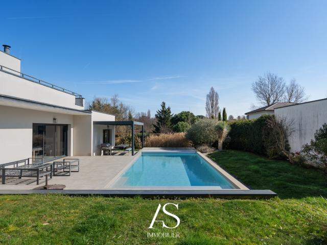 Ecully maison contemporaine avec dépendance