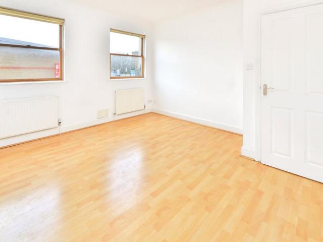 Eagle Wharf Road, Islington, London, N1 1 bed apartment to rent £1,900 pcm £438 pw