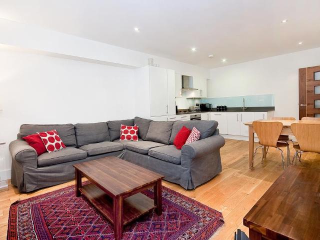 Eagle Court, EC1M 2 bed apartment to rent £3,800 pcm £877 pw