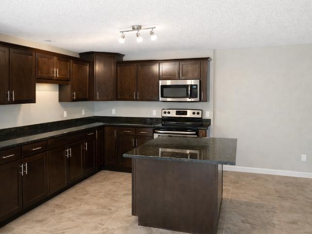 Eagle Crossing 3 Bedroom Apartment for Rent at 633 Ontario St Se, Minneapolis, MN 55414 Prospect Park