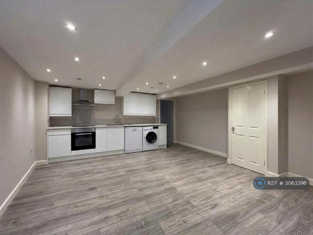 Eagle Lane, Frome, BA11 1 bed flat to rent £850 pcm £196 pw