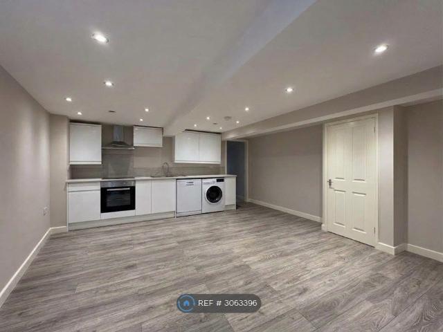 Eagle Lane, Frome BA11, 1 bed flat to rent, £850 pcm | PrimeLocation