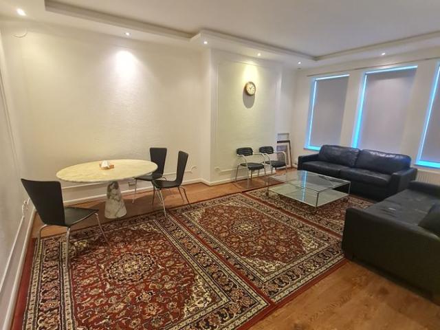Eagle Lodge, Golders Green Road, London NW11, 3 bed flat to rent, £2,800 pcm | PrimeLocation