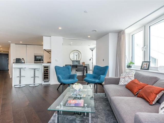 Eagle Point, City Road, Old Street, EC1V 2 bed apartment to rent £3,750 pcm £865 pw