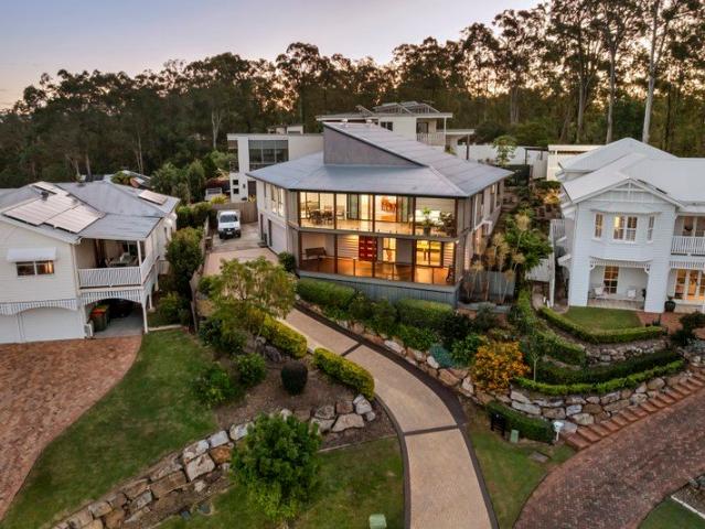 Eagle's Nest with Spectacular City & Moreton Island Views!