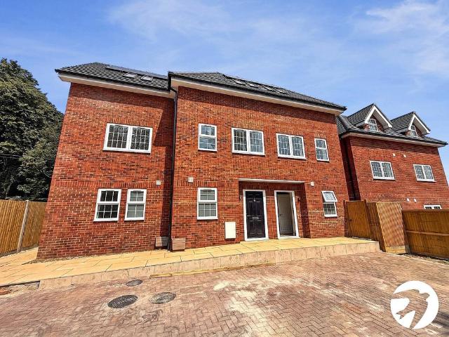 Eaglesfield Road, London, SE18 3 bed semi detached house to rent £2,750 pcm £635 pw