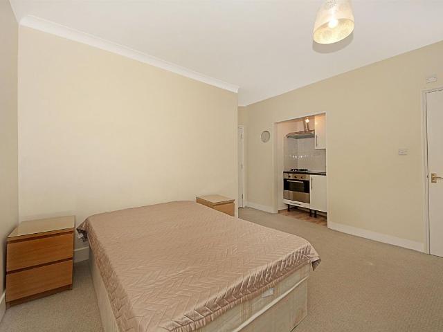 Ealing Common W3, Studio to rent, £1,225 pcm | PrimeLocation