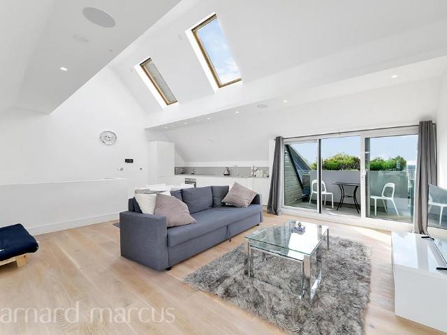 Ealing Green, Ealing 1 bed apartment to rent £2,500 pcm £577 pw