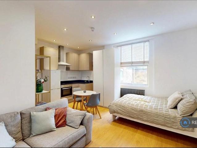 Ealing, London, W5 Studio to rent £1,575 pcm £363 pw