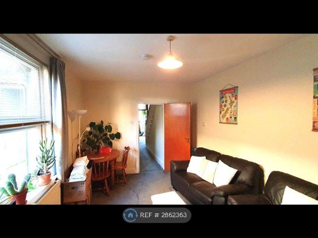 Ealing, London W5, 4 bed flat to rent, £3,175 pcm | PrimeLocation