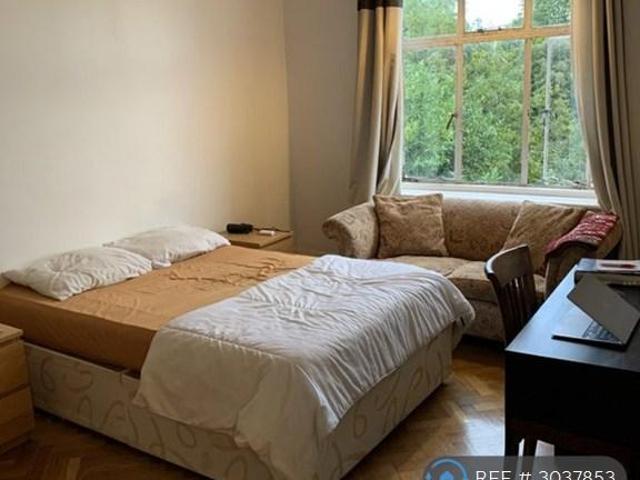 Ealing, London, W5 4 bed flat to rent £3,500 pcm £808 pw