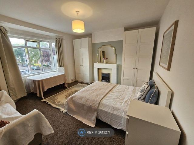 Ealing, London W5, 5 bed flat to rent, £4,650 pcm | PrimeLocation