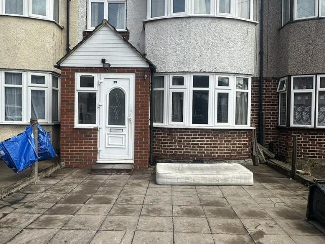 Ealing Road, Wembley, HA0 3 bed terraced house to rent £2,750 pcm £635 pw