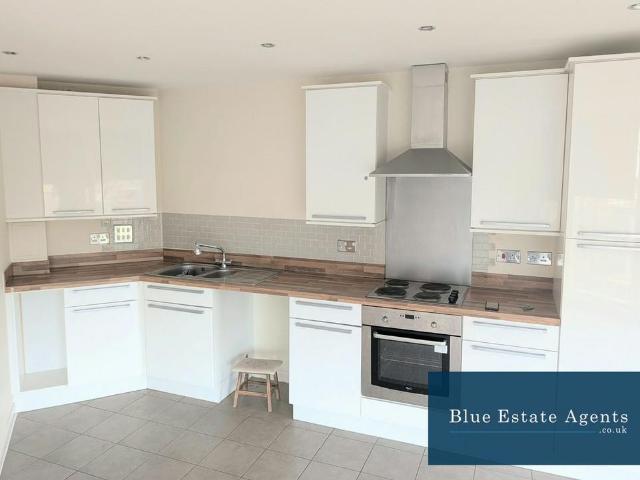 Ealing Road, Brentford, TW8 1 bed apartment to rent £1,400 pcm £323 pw