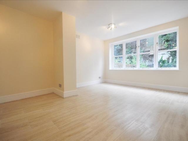 Eardley Crescent, Earls Court, London SW5, 1 bed flat to rent, £2,162 pcm | PrimeLocation