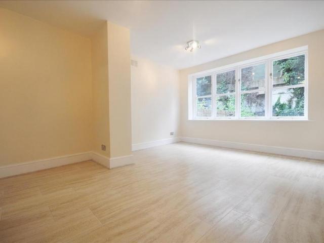 Eardley Crescent, Earls Court. 1 bed flat to rent £2,145 pcm £495 pw