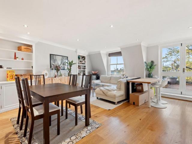 Eardley Crescent, Earls Court. 2 bed flat to rent £3,500 pcm £808 pw