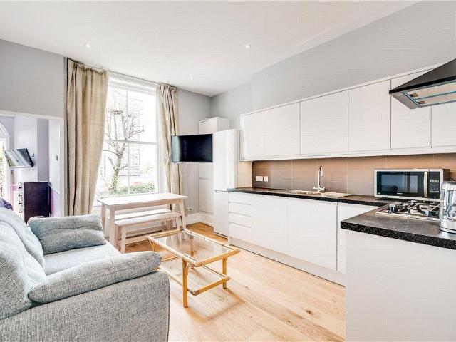 Eardley Crescent, Earls Court. 3 bed apartment to rent £4,750 pcm £1,096 pw
