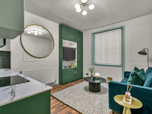 Eardley Crescent, Kensington and Chelsea 1 bed apartment to rent £2,580 pcm £595 pw