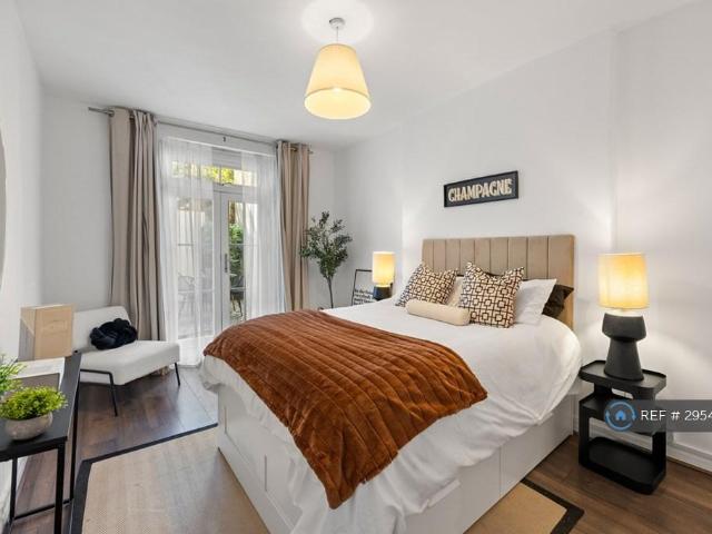 Eardley Crescent, London, SW5 2 bed flat to rent £3,300 pcm £762 pw