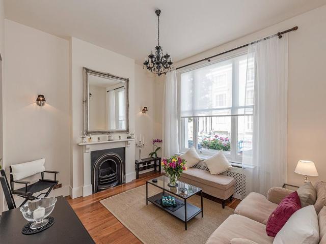 Eardley Crescent, London SW5 2 bed flat to rent £4,767 pcm £1,100 pw