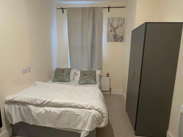 Eardley Crescent, London SW5, Studio to rent, £1,750 pcm | PrimeLocation